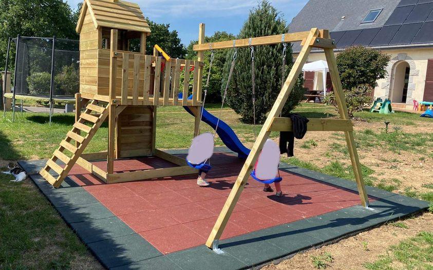 Dalle amortissante aire de jeux Rouge 50cm x 50cm - 25mm