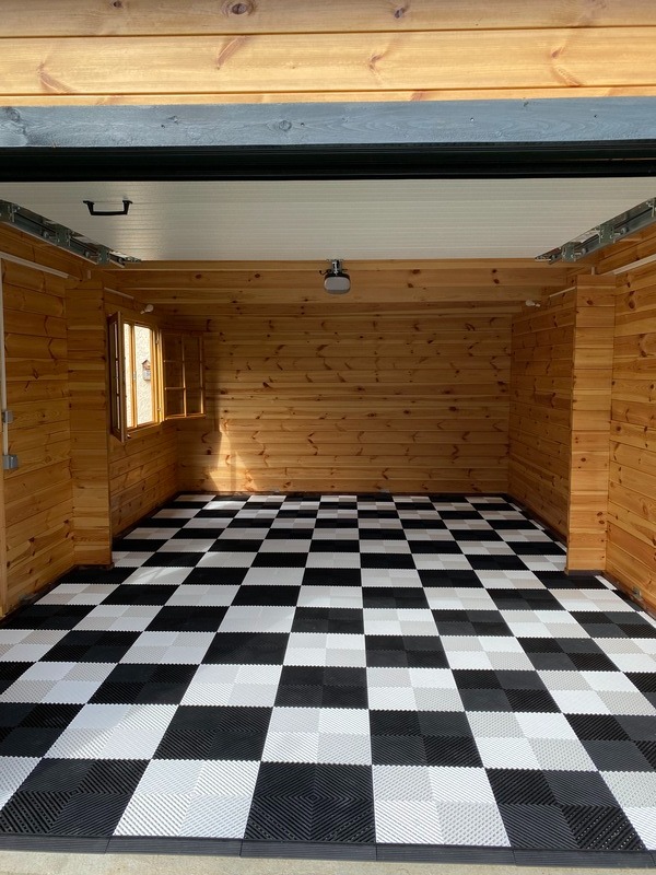 Les Avantages des Dalles PVC Clipsables Blanches pour la Rénovation de Garage