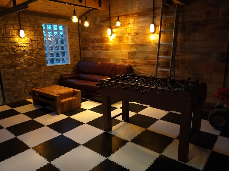 Comment découper une dalle en PVC