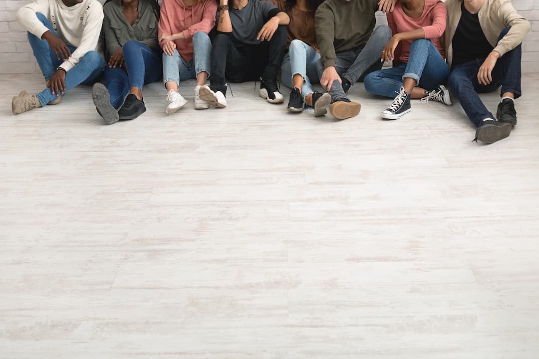 Revêtement de sol facile à poser : guide 2025 pour PVC, vinyle, stratifié et béton ciré